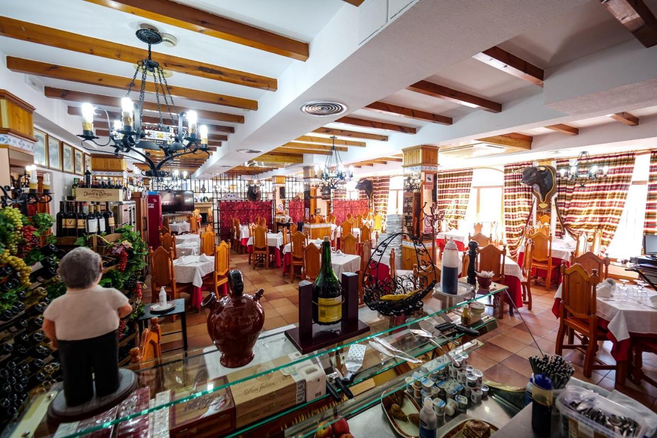 Hotel Flor De La Mancha Ла-Рода Екстер'єр фото